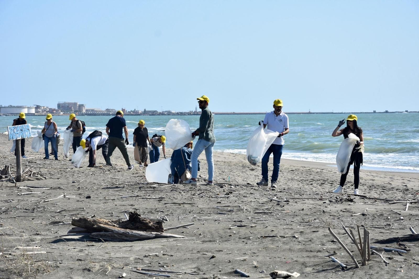 Several DEKRA employees collecting garbage on a beach