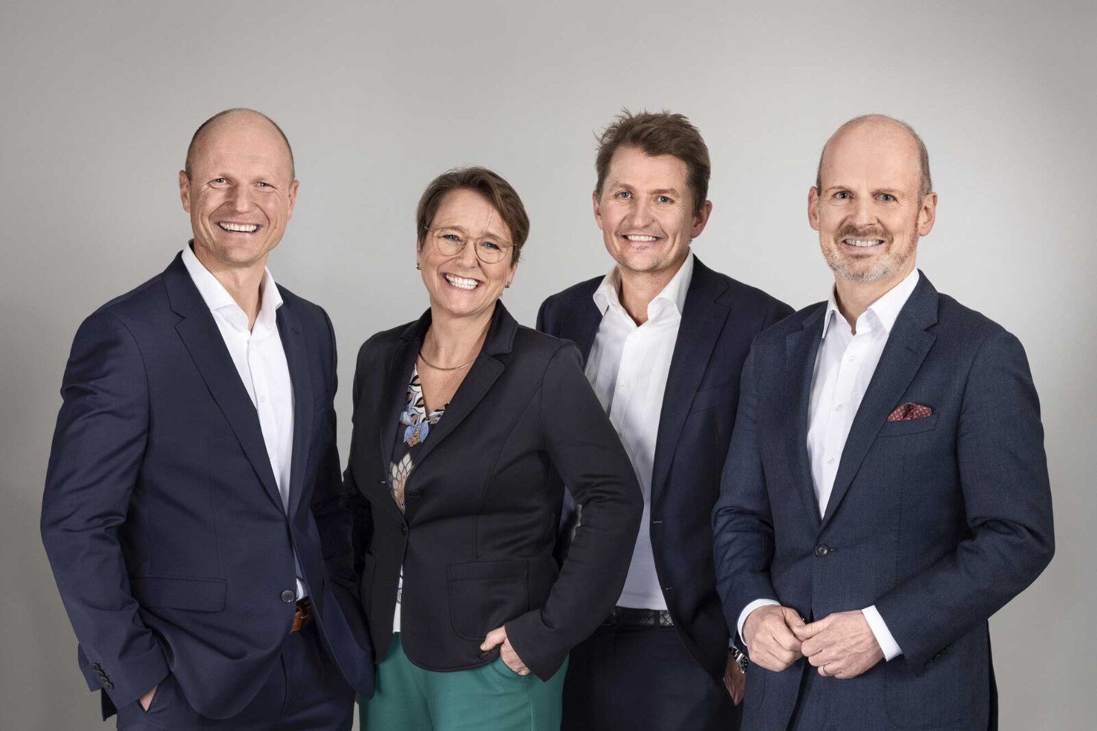 Gruppenfoto der vier DEKRA Vorstände: Stan Zurkiewicz, Petra Finke, Peter Laursen und Wolfgang Linsenmaier